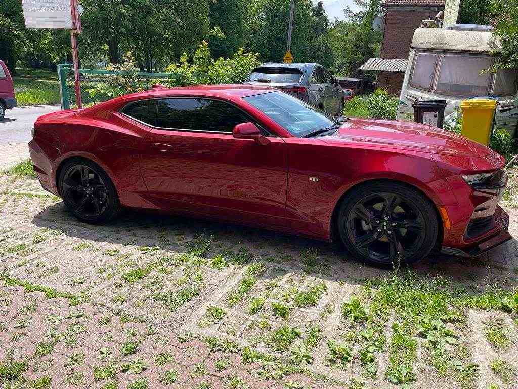 авто Chevrolet Camaro вигляд збоку